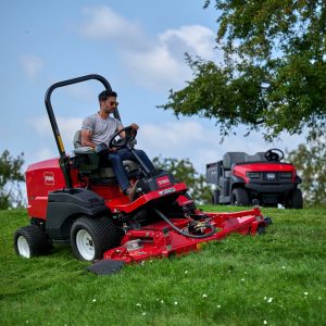 Reesink Turfcare - TORO Groundsmaster e3300